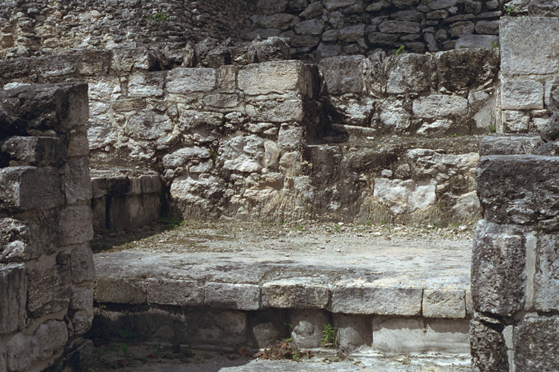 Becán: Benches & platforms