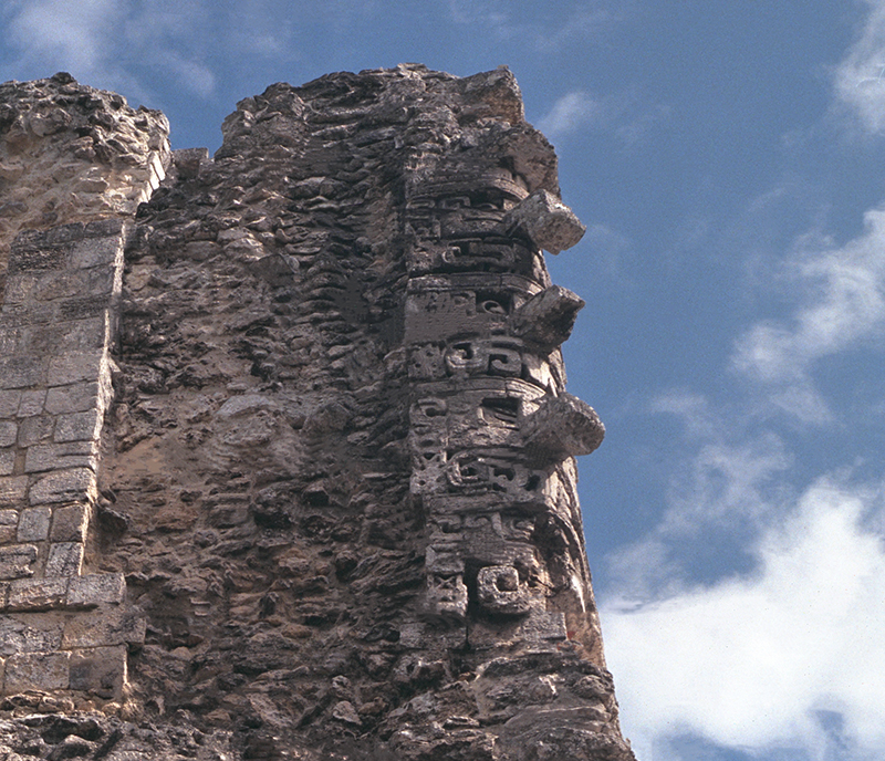 Chicanná, Structure XX, Chac mask stacks decorating corners of superstructure