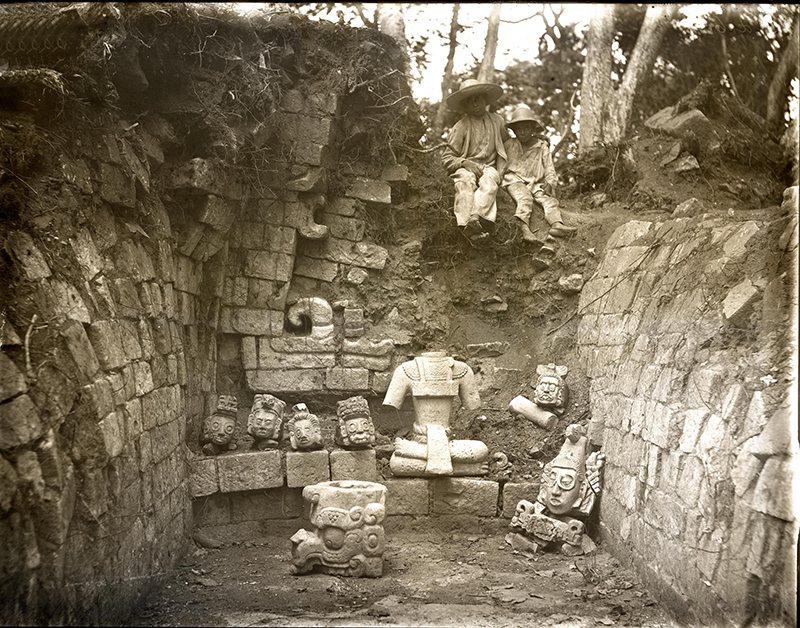 Maudslay 1890 photo Copan Temple 16