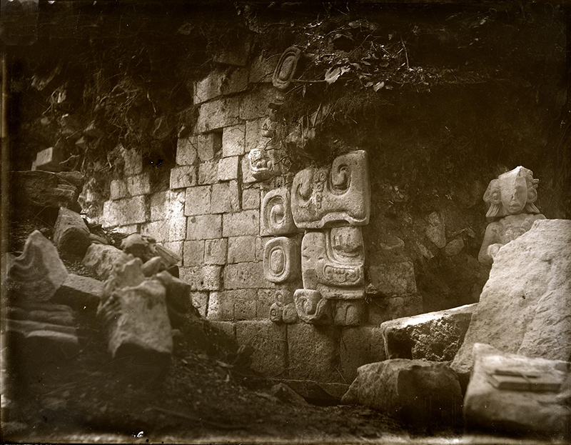 Maudslay 1890 photo of Temple 22 West Corner