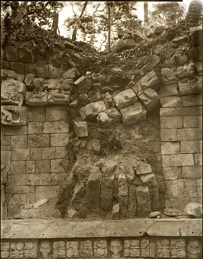 Maudslay photo of collapsed Temple 22