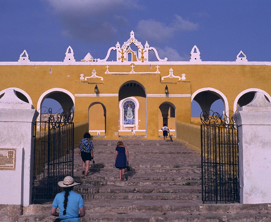 Izamal: Steps leading up to Basilica of San Antonio de Padua
