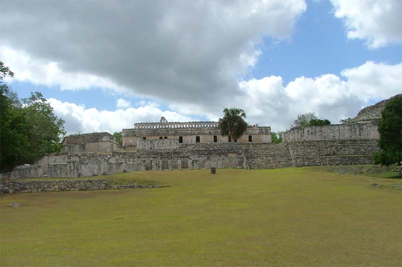 Silhouette of El Palacio (Str. 2C2) showing the roofcomb