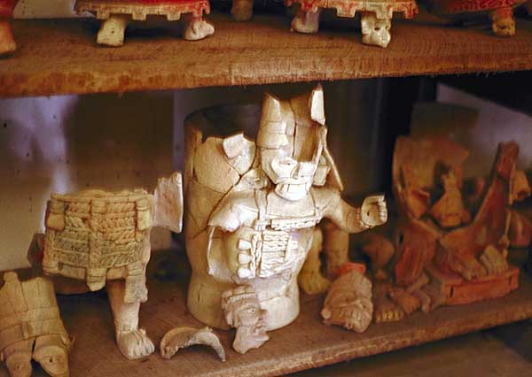 Lamanai Museum: Pottery censor