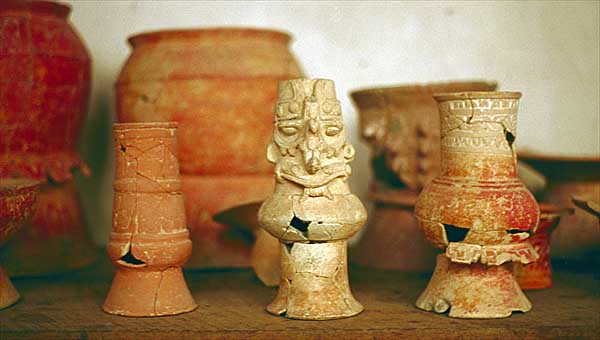 Lamanai Museum: Pottery