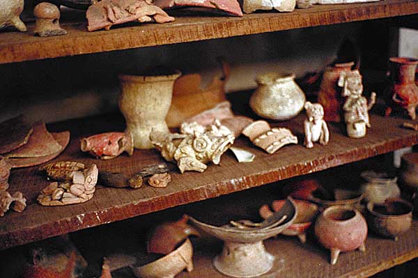 Lamanai museum: pots