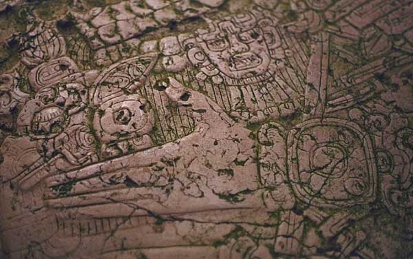 Detail of Lord Smoking Shell holding the ceremonial bar