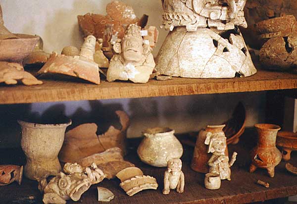 Lamanai Museum: pottery