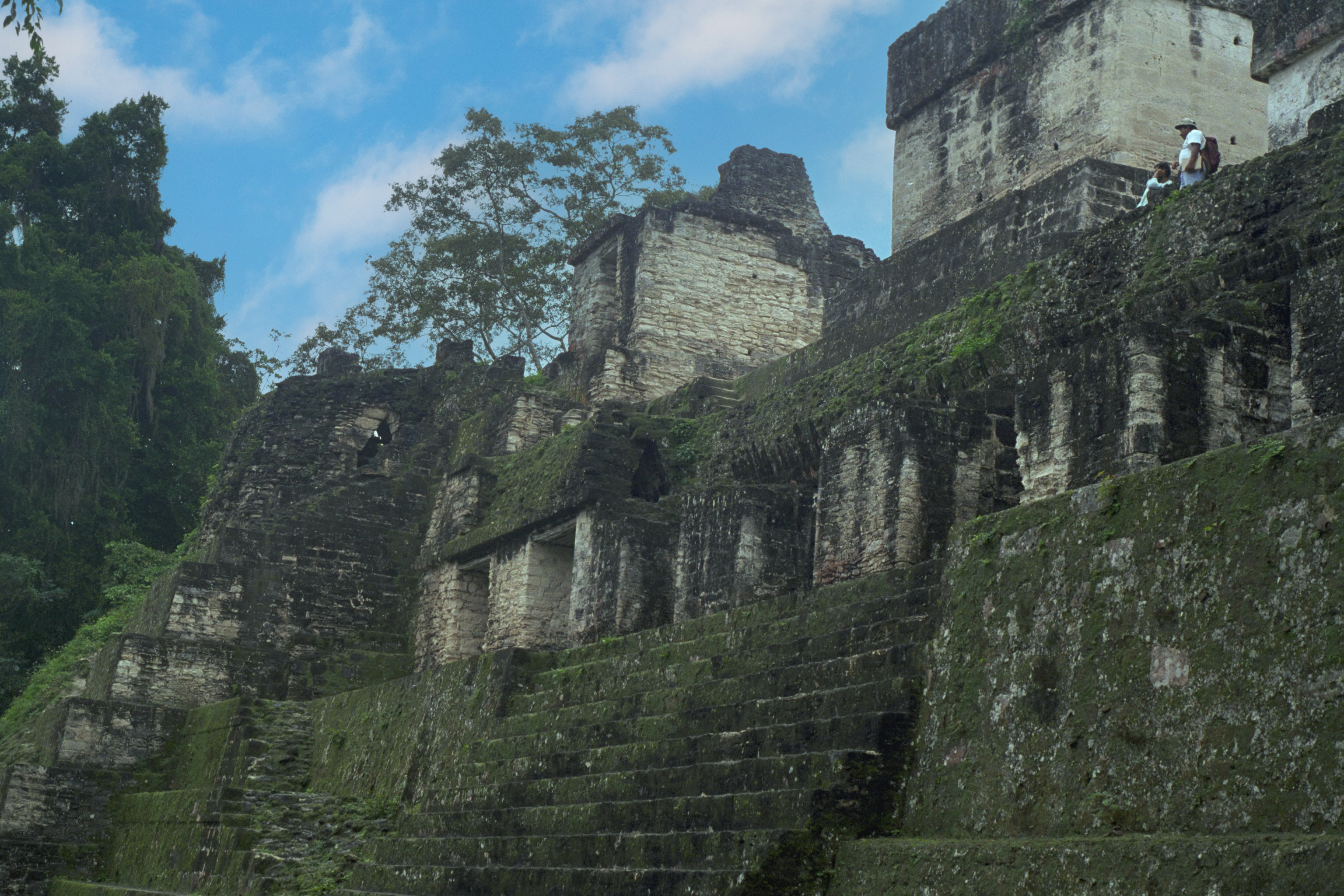 Tikal: Central Acropolis Courts